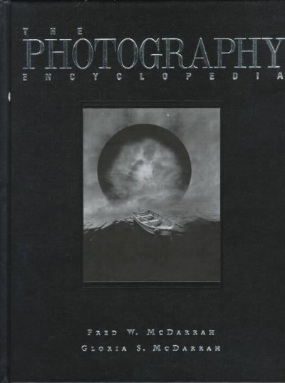 The photography encyclopedia / Gloria S. McDarrah, Fred W. McDarrah, and Timothy S. McDarrah.